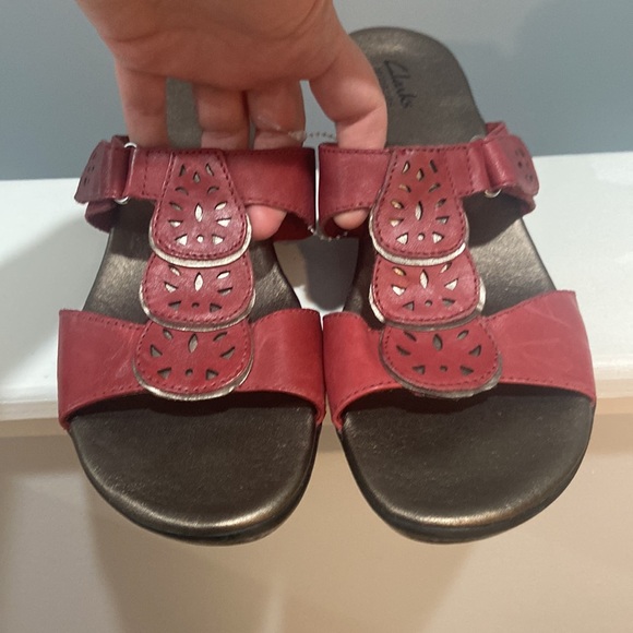 CLARKS Bendables Leather Wedge Sandals Red color Women's Size 10M inspect photos - Picture 15 of 15